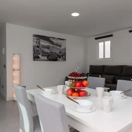 Dom wakacyjny Con Piscina Comunitaria Y Terraza Privada *