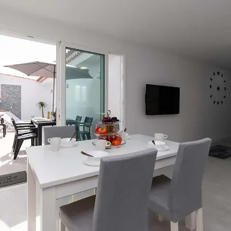 度假居 Con Piscina Comunitaria Y Terraza Privada *
