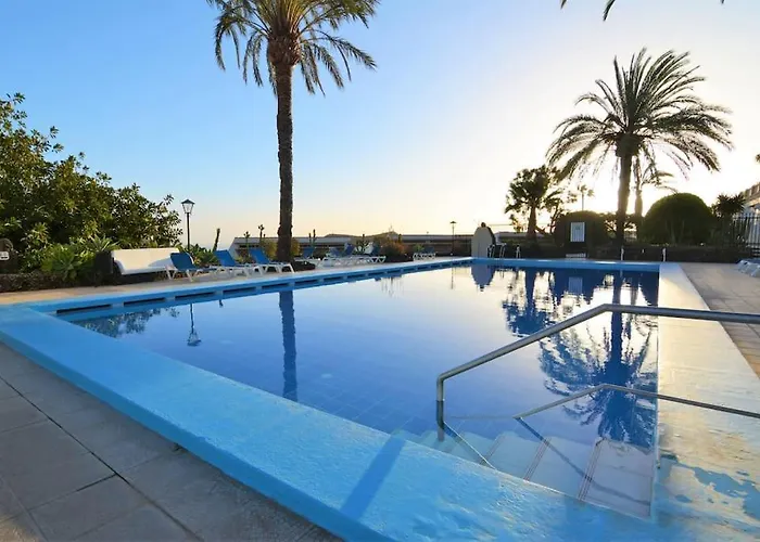 Con Piscina Comunitaria Y Terraza Privada בית נופש *