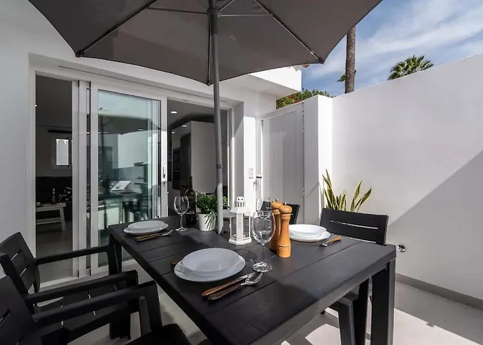 Con Piscina Comunitaria Y Terraza Privada בית נופש