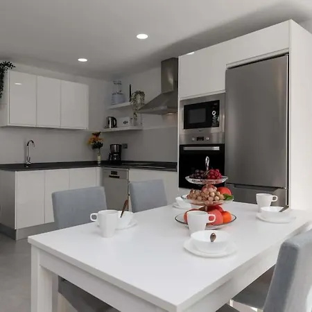 Con Piscina Comunitaria Y Terraza Privada Ferienhaus *