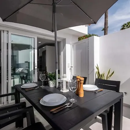 Con Piscina Comunitaria Y Terraza Privada Сasa de vacaciones