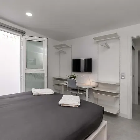 Con Piscina Comunitaria Y Terraza Privada